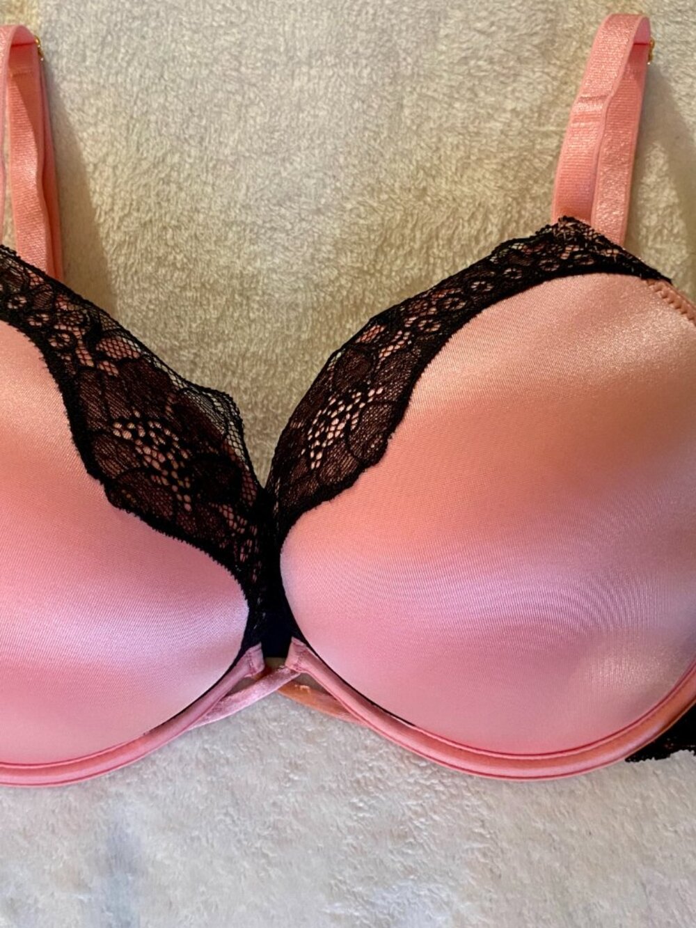 Victoria's Secret Very Sexy Bombshell Plunge Bra 36D Pink Satin Black Lace Trim